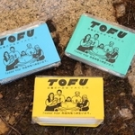 お持ち帰りメニューの各種「豆富」。パッケージのイラストはTakeshi Wadaさんが手がけました