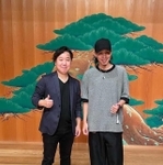 近本美幸さんと司会も担当するマジック&イリュージョンの峰龍さん(写真右)