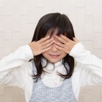 「先生、ごめんなさい…。」※写真はイメージです(Liza5450/adobe.stock.com)