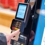 ポイント目当てでクレジットカードを使っていましたが… ※画像はイメージです(あんみつ姫/stock.adobe.com)