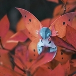 自然に溶け込むポケモンの蛾=きりがみパパ切り折り紙さん(@PKirigami)提供