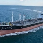 国内を航行するタンカー「ひなた」(東幸海運ホームページより)