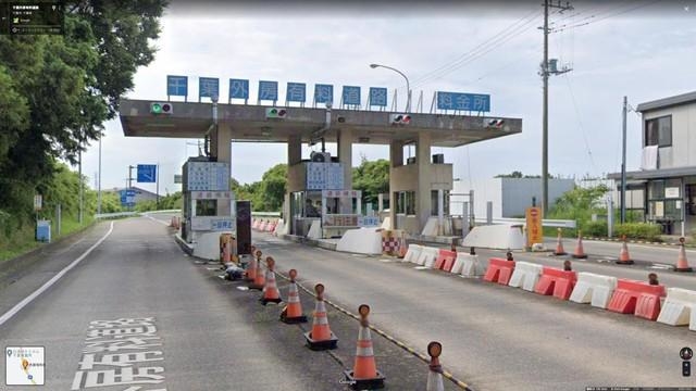 千葉外房有料道路の料金所 (C) Google ストリートビュー