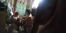 広域強盗事件の指示役とみられる男が収容されていたフィリピン・マニラのビクータン収容所。収容者がマッサージをして金を稼ぐという(提供・小川泰平氏) 広域強盗事件の指示役とみられる男が収容されていたフィリピン・マニラのビクータン収容所。収容者がマッサージをして金を稼ぐという(提供・小川泰平氏)