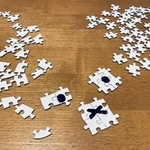 色の付いている目と口を作ってから輪郭へ。