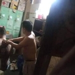 広域強盗事件の指示役とみられる男が収容されていたフィリピン・マニラのビクータン収容所。収容者がマッサージをして金を稼ぐという(提供・小川泰平氏)