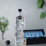 水道水をミネラル水の味わいに一変 サントリーの新商品は空のボトルと6個入りキャップ