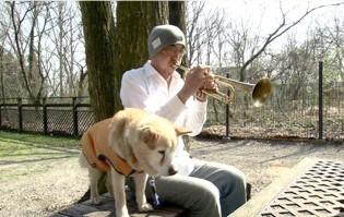 コンサートを企画したジャズ・トランぺッターの浜田博行さん(故人)と愛犬・ジジくん