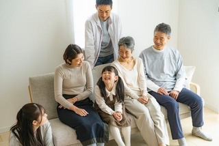 男女別は「女性」、年代別では「40代」の幸福度低く ※画像はイメージです(arc image gallery/stock.adobe.com)