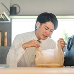 疲れ切ってコンビニで買い物したら買ってないものまで持ってきてしまった! ※画像はイメージです(buritora/stock.adobe.com)