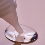 瞬間接着剤での「やけど」に注意!※画像はイメージです(Marevgenna/stock.adobe.com)