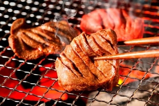 「牛タン」…焼肉には欠かせない※画像はイメージです(Nishihama/stock.adobe.com)