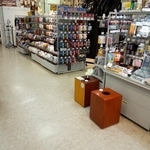 楽器店では捨てて買ってのサイクルに