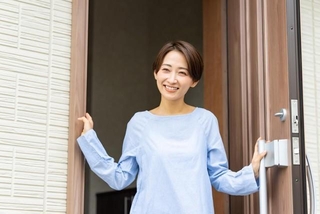 夫と息子が義実家へ… ※画像はイメージです(naka/stock.adobe.com)
