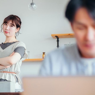 娘のために同居継続している元夫が最近怪しい… ※画像はイメージです(buritora/stock.adobe.com)