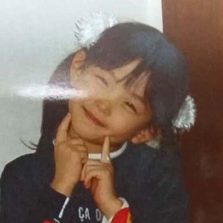 <ビフォー>幼少期のお気に入りポーズ/ことさん(@_koto.8)提供