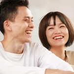 幸せな彼氏・彼女の姿※画像はイメージです(yamasan/stock.adobe.com/)