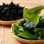 お味噌汁や酢の物、和え物など、食卓に欠かせない乾燥わかめ※画像はイメージです(nungning20/stock.adobe.com)