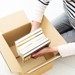 引っ越しで、捨てて後悔……2位は「CD・DVD・レコード類」、1位は? 「再度購入した」「学生時代から集めていたのに」