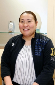 ソフトボールで世界の頂点を極めた乾絵美さん。現在はプロ野球オリックスのスカウトとして活動する=大阪市西区 ソフトボールで世界の頂点を極めた乾絵美さん。現在はプロ野球オリックスのスカウトとして活動する=大阪市西区