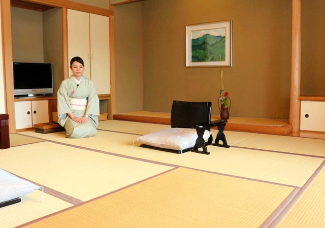 木村王位と藤井棋聖による対局が行われる客室=神戸市北区