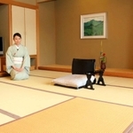木村王位と藤井棋聖による対局が行われる客室=神戸市北区