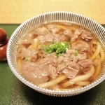 対局者らの人気を集める肉うどん