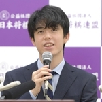 史上で最年少で二冠を達成した藤井聡太八段(資料写真)