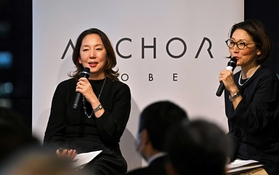 松下麻理さん(左)と片岡達美次長が話し合った「アンカー記者サロン」=神戸市中央区加納町4、アンカー神戸(撮影・斎藤雅志) 松下麻理さん(左)と片岡達美次長が話し合った「アンカー記者サロン」=神戸市中央区加納町4、アンカー神戸(撮影・斎藤雅志)