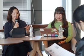 「BE KOBE」が誕生した背景などを語る松下麻理さん(左)と坂本友里恵さん=いずれも中央区加納町4、アンカー神戸 「BE KOBE」が誕生した背景などを語る松下麻理さん(左)と坂本友里恵さん=いずれも中央区加納町4、アンカー神戸