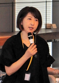 自社のPRなどの取り組みを話すクロシェ広報の村岡乃里江さん=神戸市中央区加納町4、アンカー神戸 自社のPRなどの取り組みを話すクロシェ広報の村岡乃里江さん=神戸市中央区加納町4、アンカー神戸