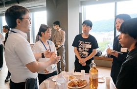 企業担当者と大学生らが交流した「Mラボ」の会合=アンカー神戸 企業担当者と大学生らが交流した「Mラボ」の会合=アンカー神戸