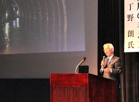登壇した丁野朗氏=朝来市生野町口銀谷 登壇した丁野朗氏=朝来市生野町口銀谷