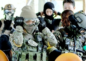 こだわりの「戦闘服」に気が引き締まる。コスプレの要素も魅力=加古川市志方町畑、加古川CQBサバゲフィールド こだわりの「戦闘服」に気が引き締まる。コスプレの要素も魅力=加古川市志方町畑、加古川CQBサバゲフィールド