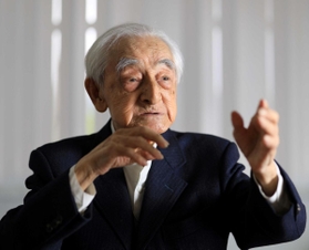 賀川浩さん=神戸市内(撮影・鈴木雅之) 賀川浩さん=神戸市内(撮影・鈴木雅之)