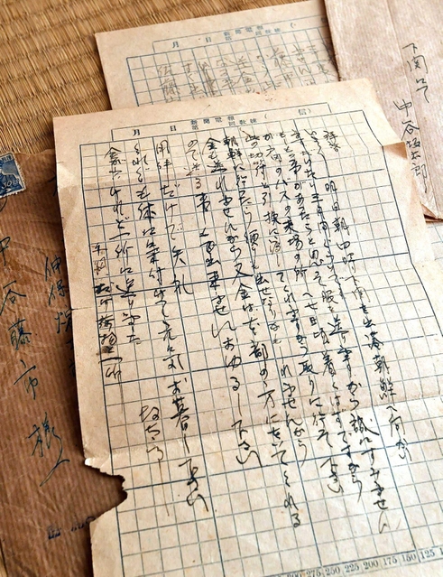 中谷坂太郎さんが下関を出港する直前、父や兄へ送った手紙。「もしもの事があったらと思って服を送ります」などと書かれている=大阪市浪速区(撮影・風斗雅博)