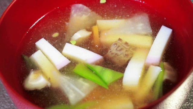 祭りの後には、素朴な「のっぺ汁」を味わう=洲本市由良 祭りの後には、素朴な「のっぺ汁」を味わう=洲本市由良
