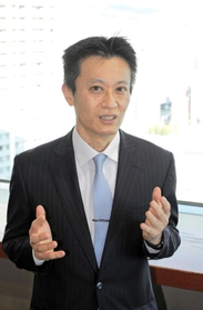 第6波への備えとともに、後遺症対応の重要性を説く神戸市保健所の楠信也所長=神戸市役所 第6波への備えとともに、後遺症対応の重要性を説く神戸市保健所の楠信也所長=神戸市役所