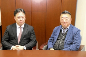 飲み薬の処方、配送の状況について語る兵庫県薬剤師会常務理事の西川真司さん(左)と吉田太郎さん=神戸市中央区下山手通6、県薬剤師会館 飲み薬の処方、配送の状況について語る兵庫県薬剤師会常務理事の西川真司さん(左)と吉田太郎さん=神戸市中央区下山手通6、県薬剤師会館