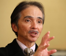 「被災者と信頼関係を築かなければ、心の内側は語ってもらえなかった」と振り返る兵庫県こころのケアセンター長の加藤寛さん=神戸市中央区脇浜海岸通1(撮影・吉田敦史) 「被災者と信頼関係を築かなければ、心の内側は語ってもらえなかった」と振り返る兵庫県こころのケアセンター長の加藤寛さん=神戸市中央区脇浜海岸通1(撮影・吉田敦史)