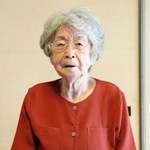 戦時中の日常を振り返る藤田悦子さん=明石市