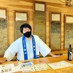 産地の土壌と酒の関係性について語る本田商店の本田龍祐専務=姫路市網干区、「龍力テロワール館」