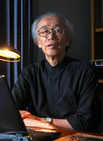 「神戸は多元的な価値を認める開かれた町。自由な生き方を学んだ」と内橋克人さん=神奈川県鎌倉市の自宅(撮影・立川洋一郎) 「神戸は多元的な価値を認める開かれた町。自由な生き方を学んだ」と内橋克人さん=神奈川県鎌倉市の自宅(撮影・立川洋一郎)