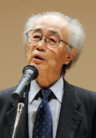 内橋克人さん=神戸市中央区、神戸市産業振興センターハーバーホール 内橋克人さん=神戸市中央区、神戸市産業振興センターハーバーホール