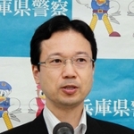 着任の記者会見で、山口組の取り締まりなどに意欲を見せた久米一郎刑事部長=兵庫県警本部