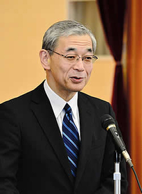 山口組分裂問題で兵庫県警の捜査員らに対策強化を指示する警察庁の金高雅仁長官=13日午前、神戸市中央区下山手通5(撮影・中西幸大) 山口組分裂問題で兵庫県警の捜査員らに対策強化を指示する警察庁の金高雅仁長官=13日午前、神戸市中央区下山手通5(撮影・中西幸大)