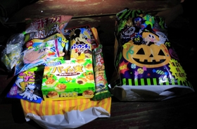 山口組系組員が子どもたちに配った菓子 山口組系組員が子どもたちに配った菓子