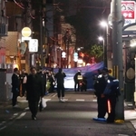 発砲事件があった現場付近=27日午後6時15分、兵庫県尼崎市神田南通1