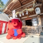 パパたこが祈願者の代わりにリモート参拝する岩屋神社（明石観光協会提供）