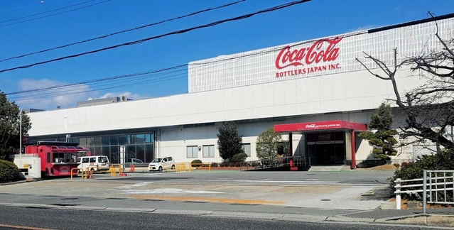 新物流センターの建設が進むコカ・コーラボトラーズジャパン明石工場＝明石市大久保町西脇